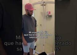 Enlace a ¿Haciendo pipi sentado se salpica menos?