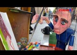 Enlace a Titiritero pinta cuadros a través de su marioneta