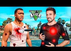 Enlace a Jugando a GTA con una chaqueta háptica que te hace recibir el daño que recibe tu personaje