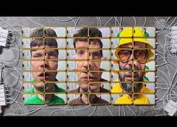 Enlace a Un videoclip hecho con 64 vídeos en 64 móviles distintos