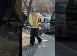 Enlace a ¿Caminará realmente cómodo Justin Bieber con esos pantalones?