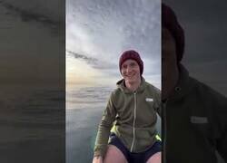 Enlace a Paseo en canoa acompañado por ballenas