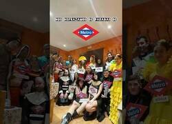 Enlace a Este grupo de amigos se disfrazó de paradas de Metro de Madrid