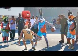 Enlace a Space Jam en la vida real