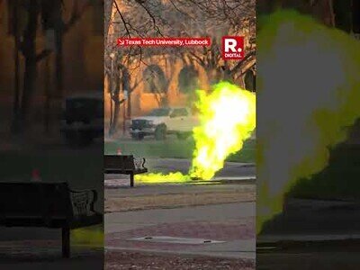 Llamas verdes emergen de una alcantarilla en el campus de Texas Tech en Lubbock