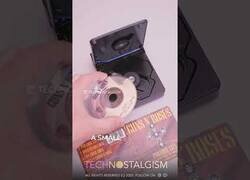 Enlace a El discman más pequeño del mundo es más pequeño que un CD