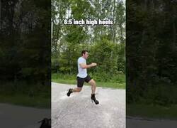 Enlace a Corriendo con diferentes tipos de calzado
