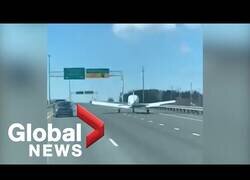 Enlace a Un avión realiza un aterrizaje de emergencia en una carretera en Quebec