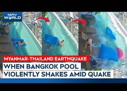 Enlace a Así se vivió el terremoto de Myanmar desde la piscina de una azotea