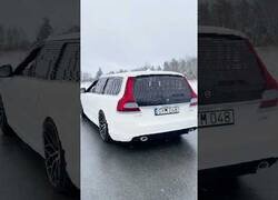 Enlace a Un sueco construye un Volvo de Lego a tamaño real
