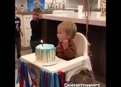 Enlace a Este peque todavía no sabe cómo funciona un cumpleaños