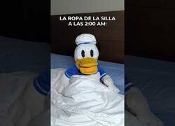 Enlace a La silla con ropa me da miedo por las noches