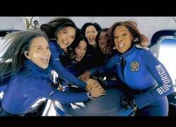 Enlace a Katy Perry y la mujer de Jeff Bezos viajan al espacio junto a otras 4 mujeres