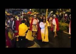 Enlace a Jesucristo cuando pasa por al lado del coche de Judas