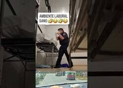 Enlace a El humor no puede faltar en el trabajo, aunque trabajes en una morgue