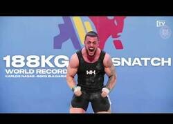 Enlace a Karlos Nasar bate el récord mundial de Snatch
