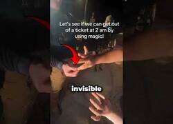 Enlace a Este hombre intenta librarse de una multa usando la magia