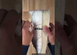 Enlace a Estas zapatillas se venden sucias y se van limpiando con el desgaste