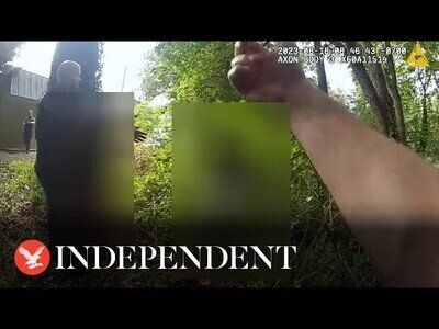 Un agente de policía ladra para amedrentar a un ladrón