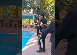 Enlace a Los mariachis ya llegaron a la piscina