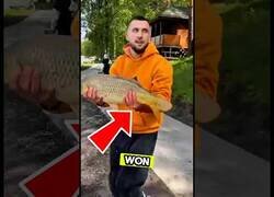 Enlace a Este pez logra escapar tras ser pescado