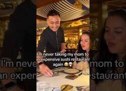 Enlace a No vuelvo a llevar a mi madre a un restaurante caro de sushi