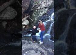 Enlace a Nunca pidas matrimonio cerca del agua