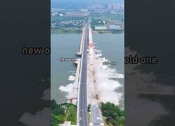 Enlace a En China construyeron un nuevo puente junto a uno viejo y cuando acabaron, demolieron el antiguo
