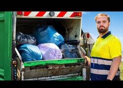 Enlace a Ibai trabaja de basurero por un día