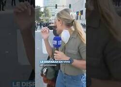 Enlace a Reportera australiana es alcanzada por una bala de goma durante unas protestas en Los Ángeles