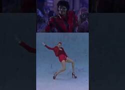 Enlace a Nadadora sincronizada replica el baile de 'Thriller' de Michael Jackson bajo el agua