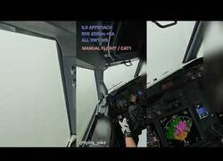 Enlace a Aterrizando un avión sin apenas visión en plena tormenta