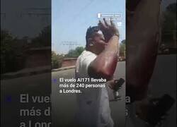 Enlace a El único superviviente del avión estrellado en India sale por su propio pie