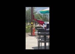 Enlace a Helicóptero se estrella frente a un restaurante en Michigan