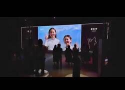 Enlace a Curiosa exposición artística interactiva vista en Japón