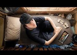 Enlace a Así es vivir en piso de un metro cuadrado en Hong Kong