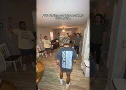 Enlace a Buscando a tu amigo introvertido en la fiesta como si fuera un videojuego