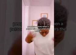 Enlace a Cuando estás en la biblioteca y entra una persona con una pistola