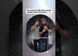 Enlace a Esto es lo que deberían haber hecho la pareja de infieles captada en el concierto de Coldplay