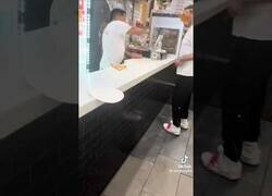 Enlace a Cuando el pizzero se harta del cliente