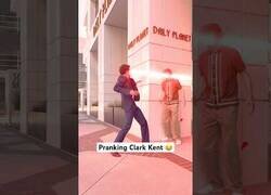 Enlace a Nunca le gastes una broma a Clark Kent