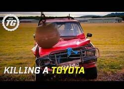 Enlace a Cuando en Top Gear se propusieron acabar con un Toyota Hilux