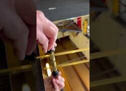 Enlace a Así se corta un espejo de forma circular