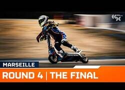 Enlace a Así son las carreras de patinetes eléctricos