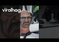 Enlace a Cuando le pides al peluquero la cara de un señor en el cogote