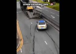 Enlace a Escapar con aura de la policía