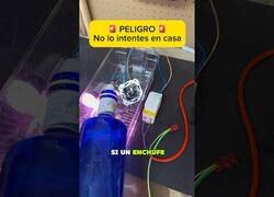Enlace a ¿Qué pasa cuando un enchufe entra en contacto con el agua?