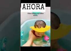 Enlace a Como bañan a los bebés ahora vs Como me bañaban a mí