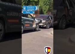 Enlace a 4 coches patrulla persiguen a un coche robado en Parla