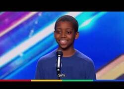 Enlace a Este niño consiguió emocionar a todos con su voz